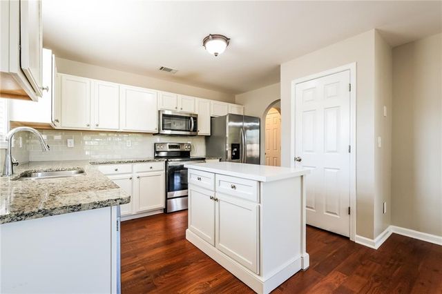 3352 Summit Creek Lane, Loganville, GA 30052