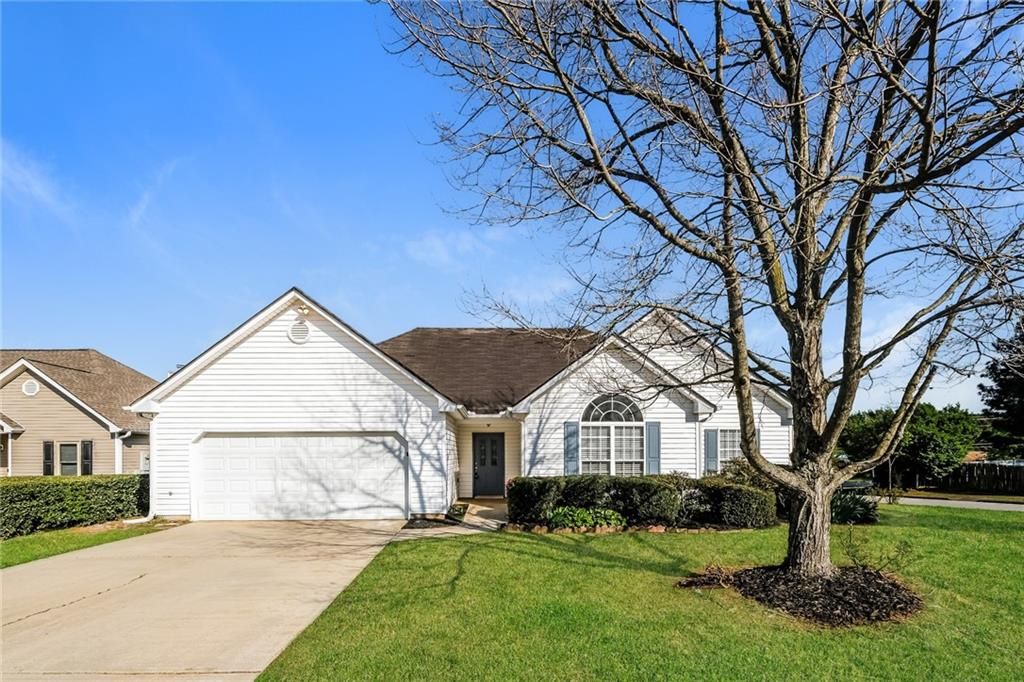 3352 Summit Creek Lane, Loganville, GA 30052