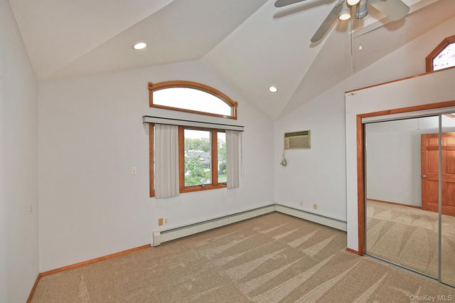 4 Ida Lane, North Babylon, NY 11703
