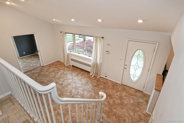 4 Ida Lane, North Babylon, NY 11703
