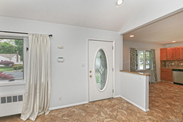 4 Ida Lane, North Babylon, NY 11703
