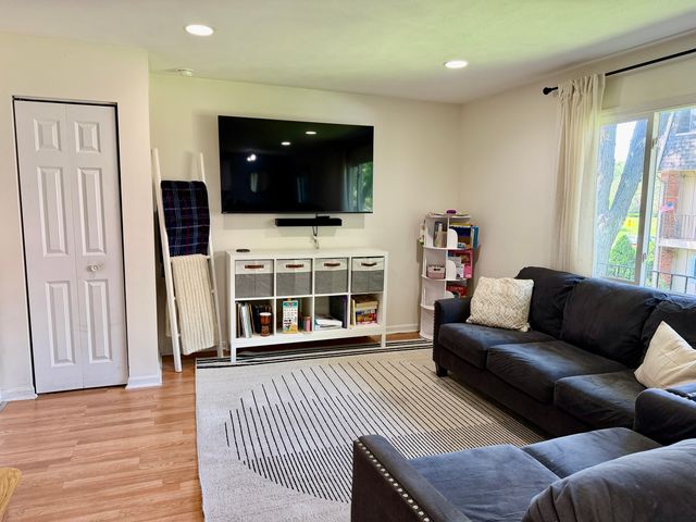 2302 ALGONQUIN Road 9, Rolling Meadows, IL 60008
