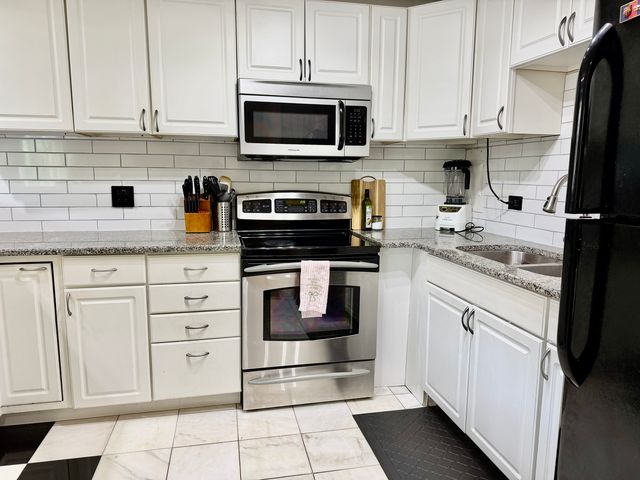 2302 ALGONQUIN Road 9, Rolling Meadows, IL 60008