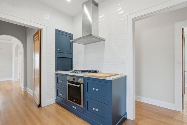 141 15TH AVENUE N, St Petersburg, FL 33704