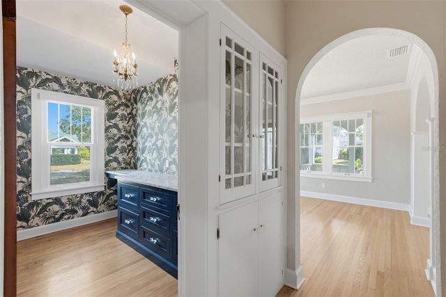 141 15TH AVENUE N, St Petersburg, FL 33704