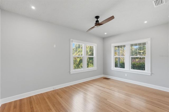 141 15TH AVENUE N, St Petersburg, FL 33704