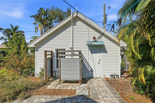 141 15TH AVENUE N, St Petersburg, FL 33704