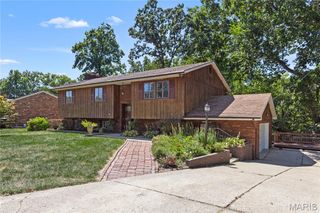 2362 Briarcliff Drive, Alton, IL 62002