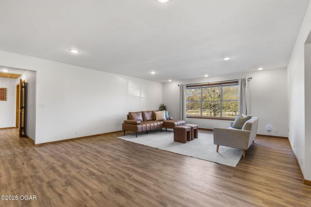 7976 County Lane 166, Carthage, MO 64836