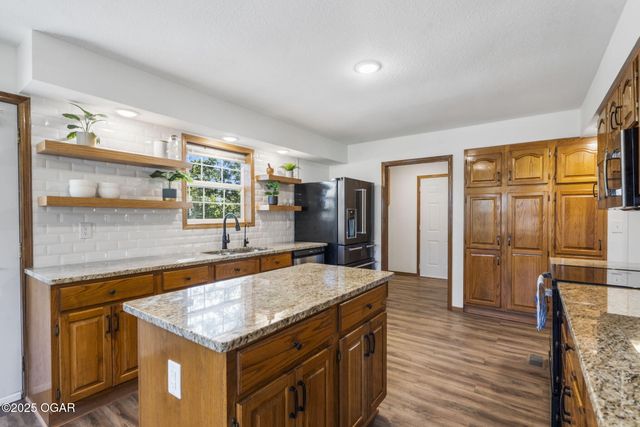 7976 County Lane 166, Carthage, MO 64836