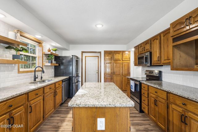 7976 County Lane 166, Carthage, MO 64836