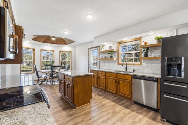 7976 County Lane 166, Carthage, MO 64836