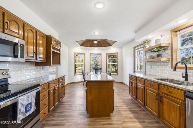 7976 County Lane 166, Carthage, MO 64836