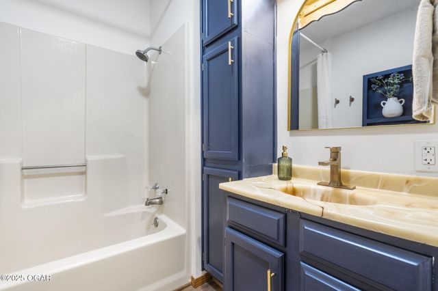 7976 County Lane 166, Carthage, MO 64836