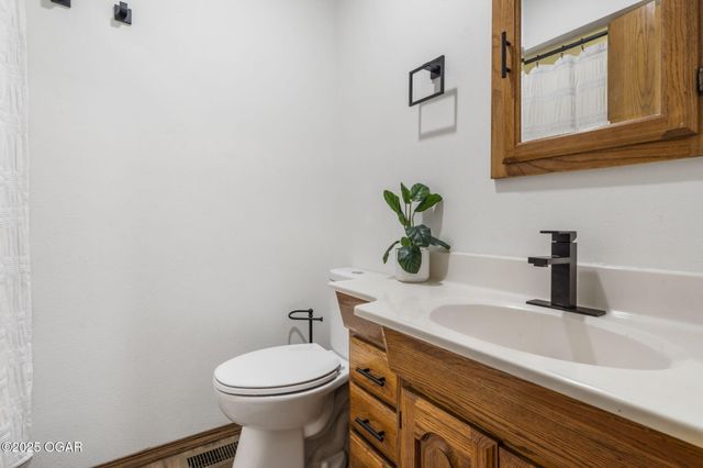 7976 County Lane 166, Carthage, MO 64836