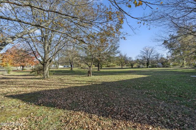 7976 County Lane 166, Carthage, MO 64836