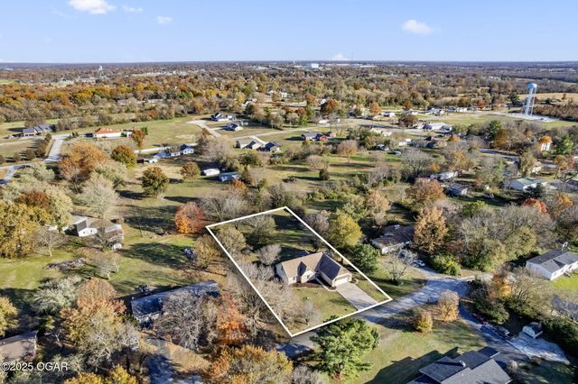 7976 County Lane 166, Carthage, MO 64836