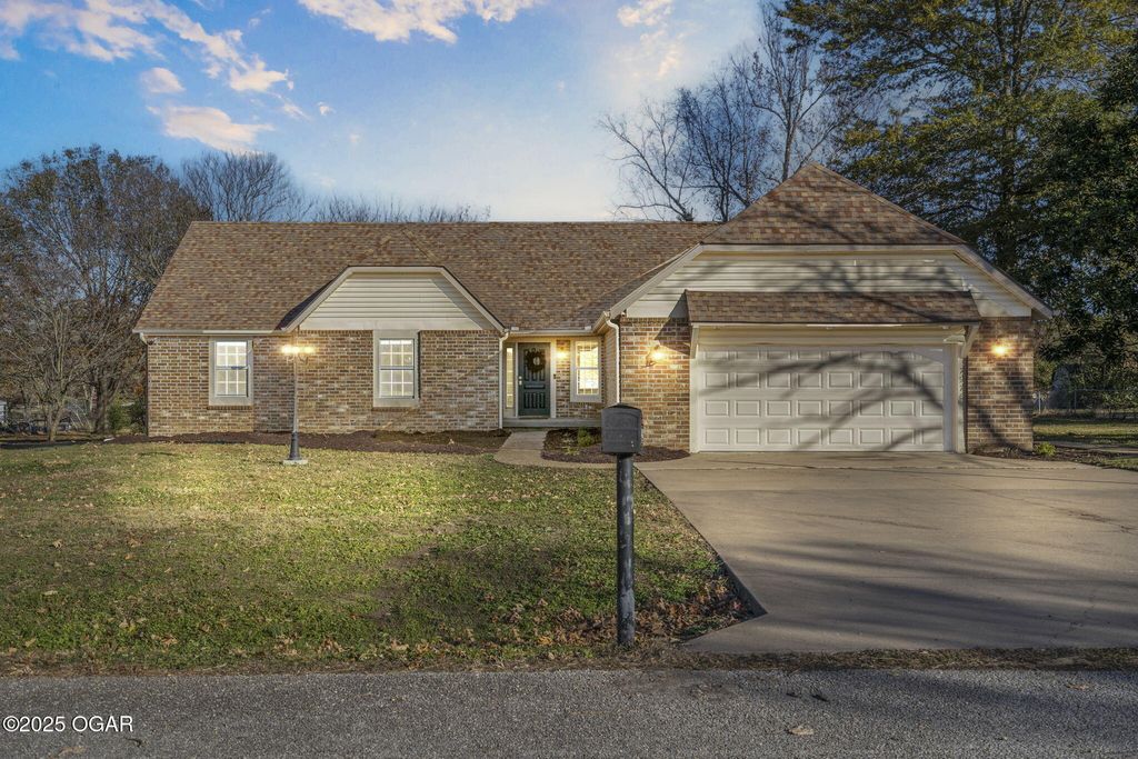 7976 County Lane 166, Carthage, MO 64836