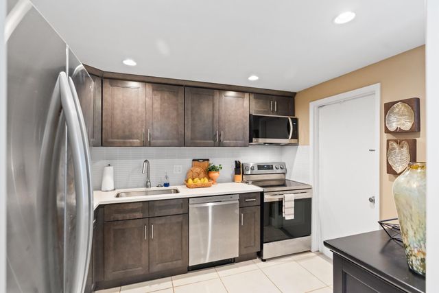 2900 N Palm Aire Drive 106, Pompano Beach, FL 33069