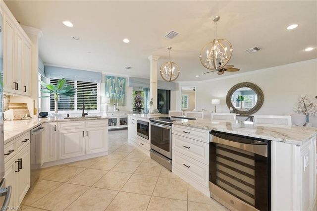 10554 Smokehouse Bay DR 201, Naples, FL 34120