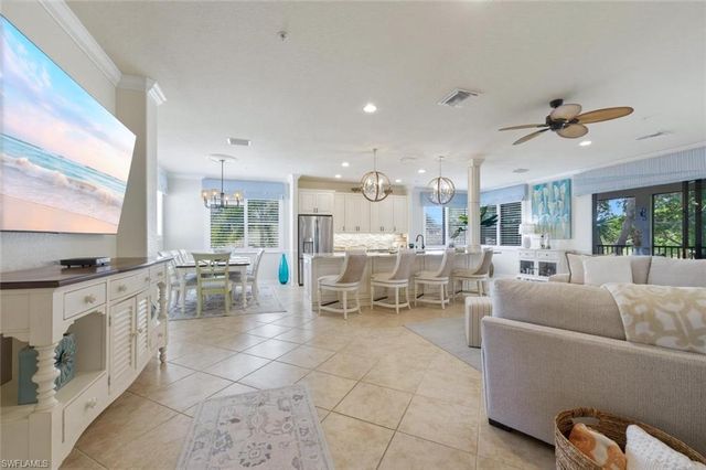 10554 Smokehouse Bay DR 201, Naples, FL 34120