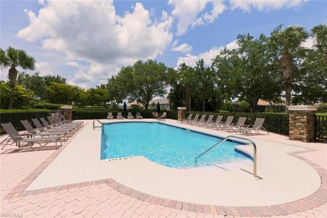 10554 Smokehouse Bay DR 201, Naples, FL 34120