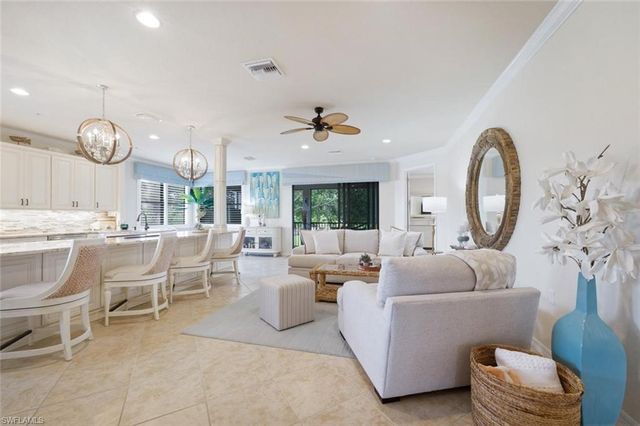 10554 Smokehouse Bay DR 201, Naples, FL 34120