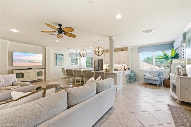 10554 Smokehouse Bay DR 201, Naples, FL 34120