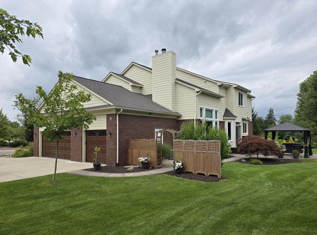 53100 Shinnecock Drive, South Lyon, MI 48178