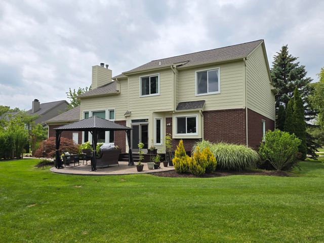 53100 Shinnecock Drive, South Lyon, MI 48178