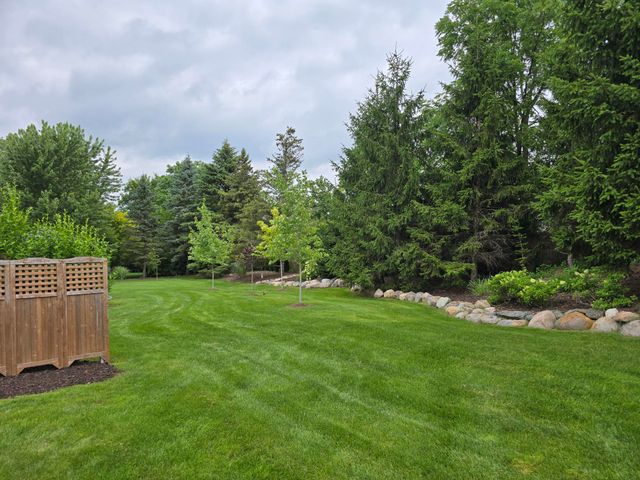 53100 Shinnecock Drive, South Lyon, MI 48178