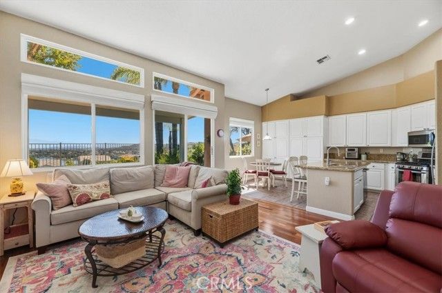 35 Villa Valtelena, Lake Elsinore, CA 92532