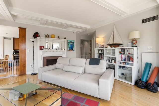 10 Charlesgate E 501, Boston, MA 02215