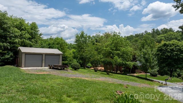 248 Hemlock Street, Hudson, NC 28638