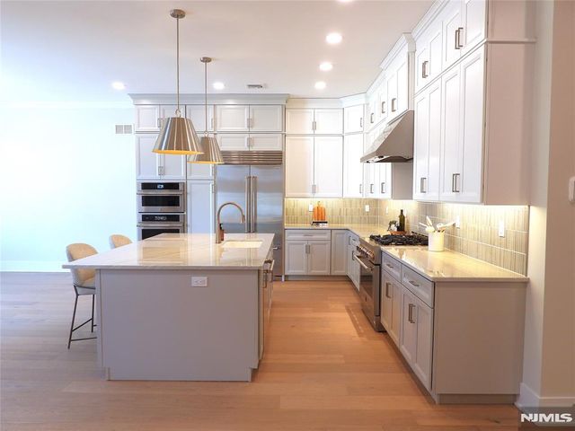 8 Royal Birkdale Lane, River Vale, NJ 07675