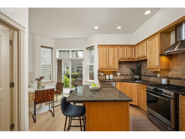 1526 Nw 24TH Ave, Portland, OR 97210