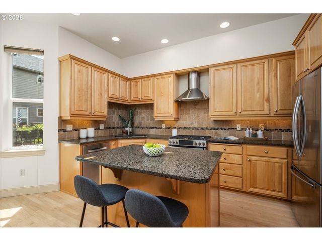 1526 Nw 24TH Ave, Portland, OR 97210