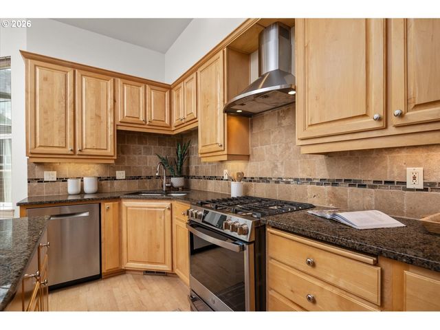 1526 Nw 24TH Ave, Portland, OR 97210