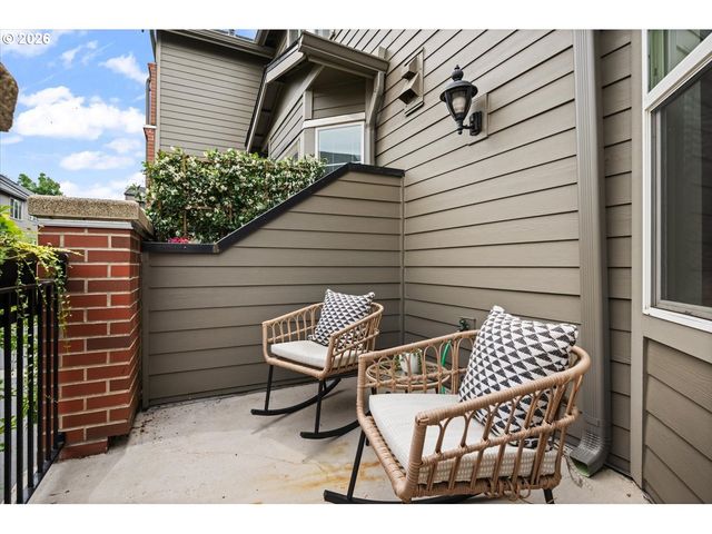1526 Nw 24TH Ave, Portland, OR 97210