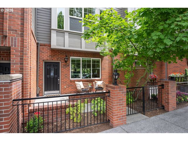 1526 Nw 24TH Ave, Portland, OR 97210