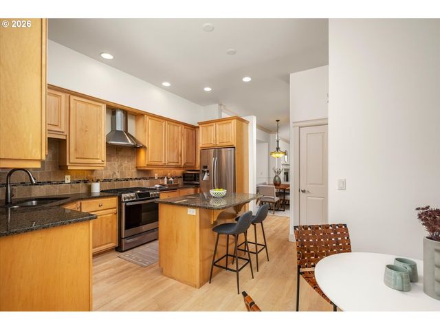 1526 Nw 24TH Ave, Portland, OR 97210