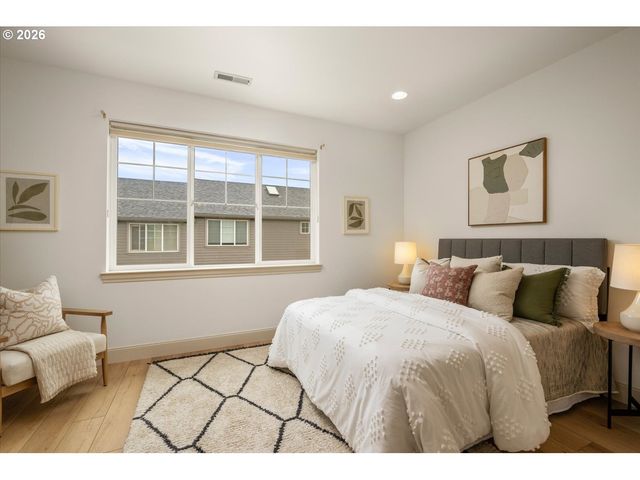 1526 Nw 24TH Ave, Portland, OR 97210