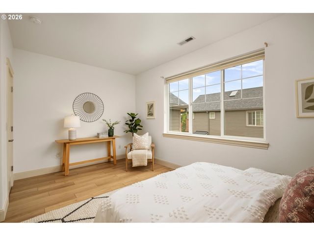 1526 Nw 24TH Ave, Portland, OR 97210