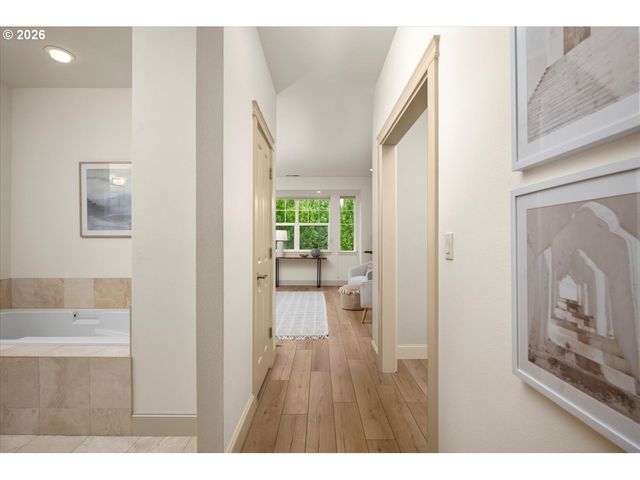 1526 Nw 24TH Ave, Portland, OR 97210