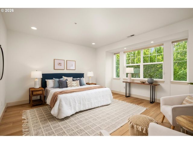 1526 Nw 24TH Ave, Portland, OR 97210