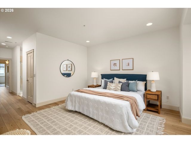 1526 Nw 24TH Ave, Portland, OR 97210