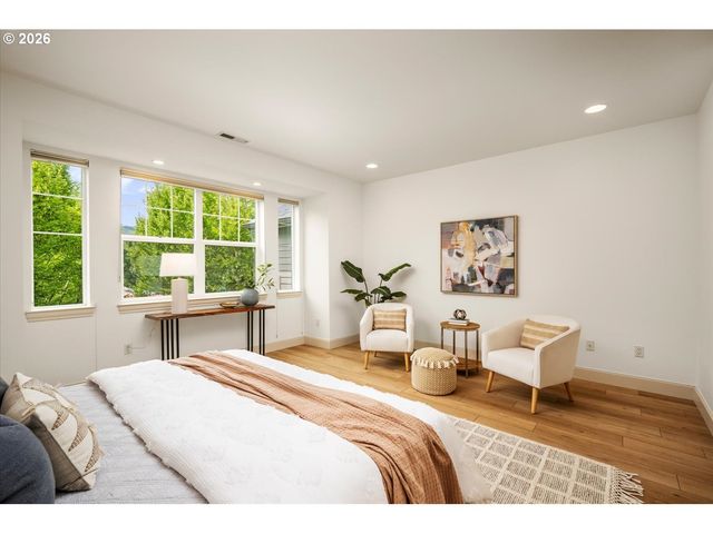 1526 Nw 24TH Ave, Portland, OR 97210