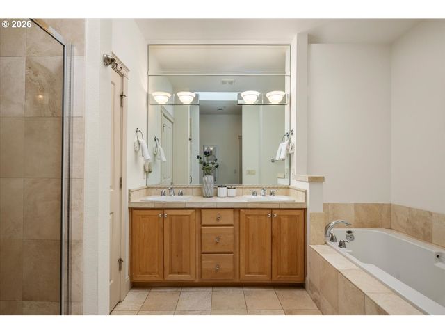 1526 Nw 24TH Ave, Portland, OR 97210