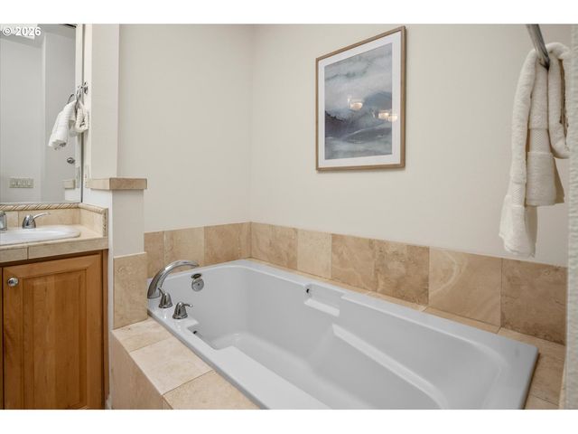 1526 Nw 24TH Ave, Portland, OR 97210