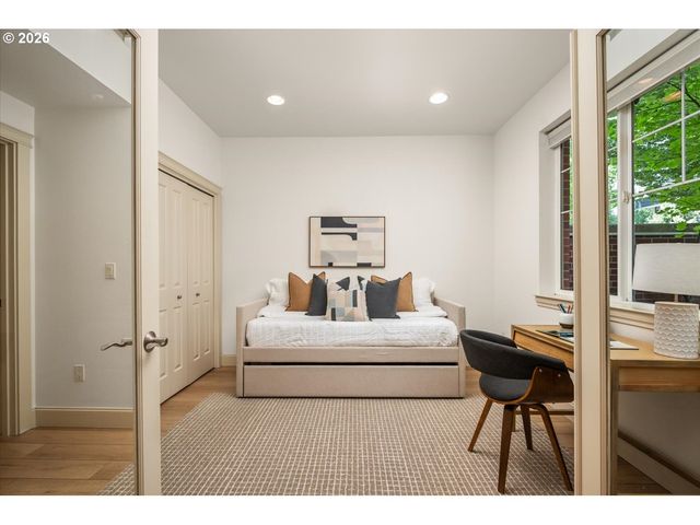 1526 Nw 24TH Ave, Portland, OR 97210